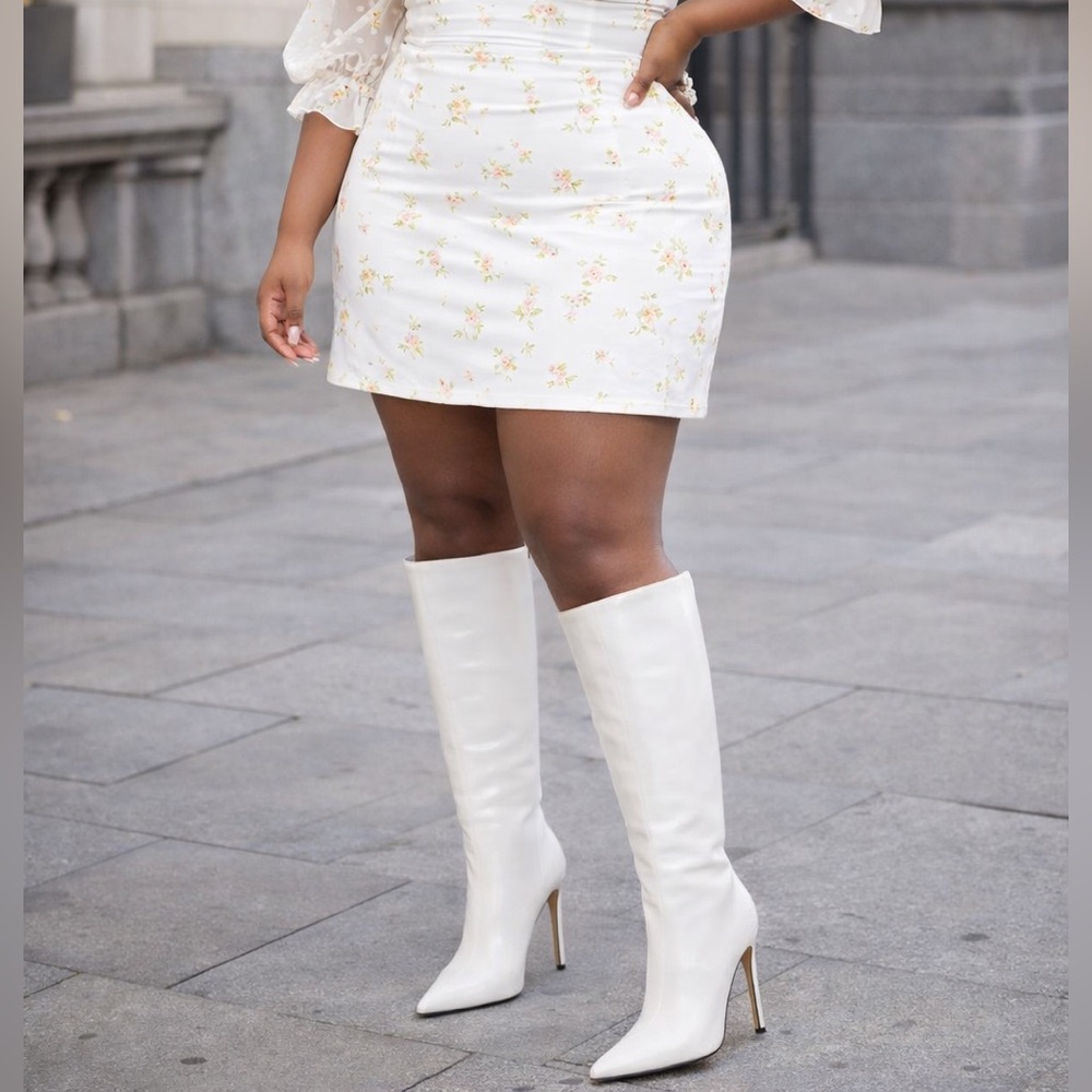 Chic White Knee-High Stiletto Boots